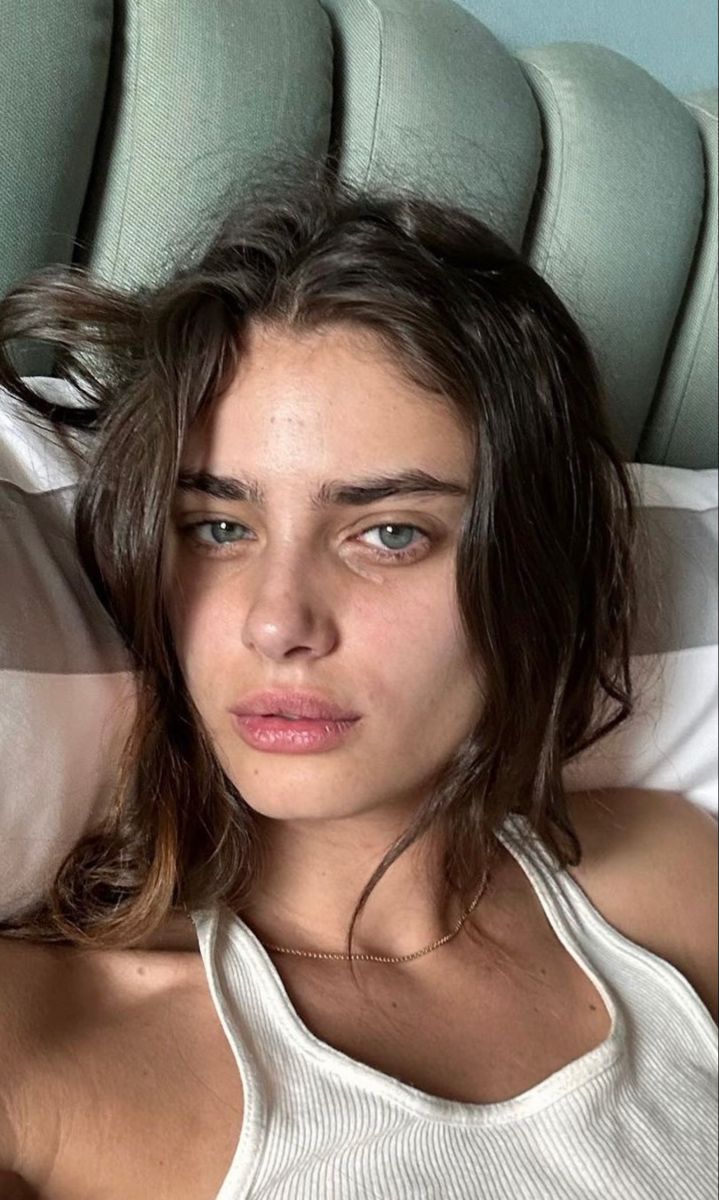 files/taylor_hill_eyebrows.jpg